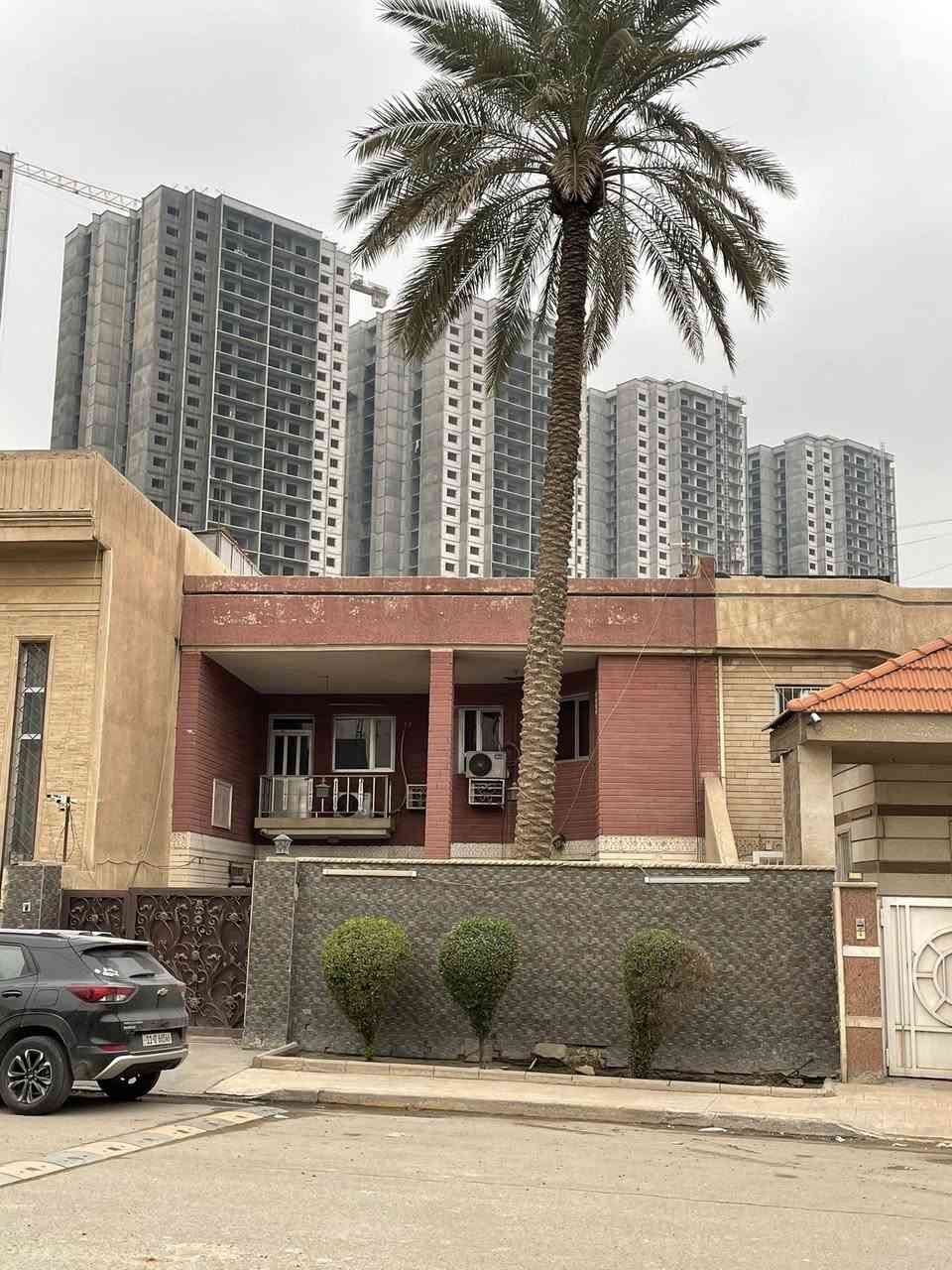 🏡 دار للبيع – المنصور / البيجية (محلة 201)

دار تجاري أو سكني مميز للبيع في موقع حيوي ومطلوب ضمن منطقة المنصور – البيجية،
يقع على شارع تجاري بعرض 20 متر ضمن شارع مجمع المنصور ستي السكني.

🔹 تفاصيل العقار:
 • الواجهة: 10 متر
 • عدد الطوابق: طابقين
 • الاستخدام: سكني أو استثماري

🔹 التقسيم الداخلي:
الطابق الأرضي:
 • صالة
 • غرفة
 • مطبخ
 • صحيات

الطابق الأول:
 • سويت كامل مع صحيات + ٢ غرف نوم
 • صحيات

📍 الموقع ممتاز وقريب من الخدمات والأسواق
💼 مناسب للسكن العائلي أو للاستثمار التجاري

📞 للاستفسار والمعاينة يرجى التواصل خاص
***********
***********
