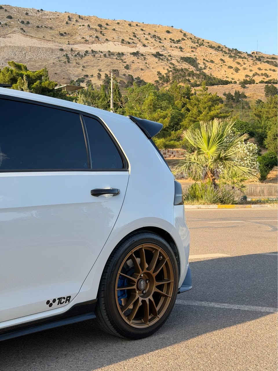 Golf GTI 2017 🔥
فول مواسەفات 
پانۆراما 
کوشن جلد 
شاشە گەورە 
کامیرا و حەساس 
هەیکەلی کامل R
لایتی پێشەوە بیلادی گۆڵف ئاڕ 
بەگ لایت سمۆک 
دیفیوزەر دوو پارچە 
باڵی بیلادی بەرز 
دۆسەی سپۆڕت 
بۆنیت کاربۆن فایبەر ئەسڵی 
دیفیوزەر کاربۆن فایبەر ئەسڵی
سەقف ڕۆزڕایس 
ویل OZ 
......
ستەیج دووی لەسەرە سەیارەکە 
٥ ماپ 
باک فایەر 
پۆپ بانگ + AK47
قوەت
ئەنتی لاگ 
لانچ کۆنتڕۆل 
سیستەم گزۆز  APR 
.......
شوتە + فۆرگ 
داون پایپ 
چارج پایپ
کولەر 
پلاک سپۆڕت 
....... 
ڕادێتەر بیلادی بە شەرتی حەماوە ...
سەیارەکە قوەتەکی خەیاڵی لەسەرە و مەسرەفەکی زۆری لێ کراوە 
چاملخی پێشەوە و دواوە بۆیاخە لەگەڵ دەرگای پشتەوە  تەعدیلە لای سایەق + دوو جێی PDR 
گێڕ و مەکینە بەشەرت و بێ کرانەوە 
سەنەوی و هەزە و ژینگە و ڕێگا و بان نوێیە 
سەنەوی بە ناوی خۆمە ...
***********
 
١٣٨ وەرەقە و معامەلە ... كويسينجاك, أربيل

