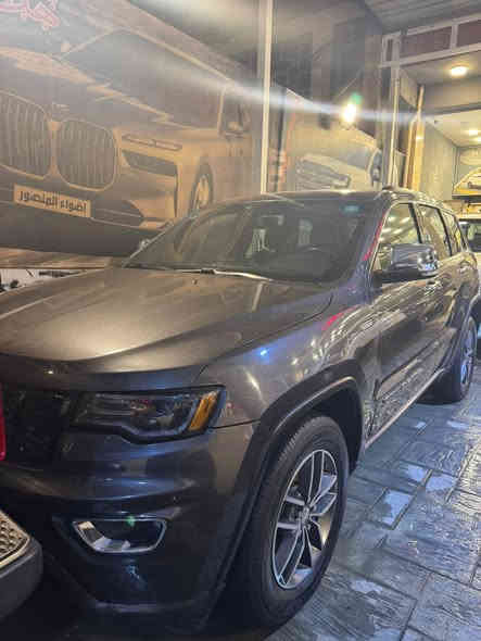 جيب لمتد فول مواصفات2017
كشنات جلد وكهرباء
خزن ميموري
تدفئة وتبريد بلكشنات
صندوق كهرباء 
سلايت
شاشة جبيرة
لسياره بعد بيها اهواي موصفات 
محرك V6 3600
رقم بغداد لانكليزي الجديد بأسمنه
حادثها بنيد وجاملغ  بدون دواخل لسياره
لسعر:197 وبيها مجال بسيط
الرقم:***********
