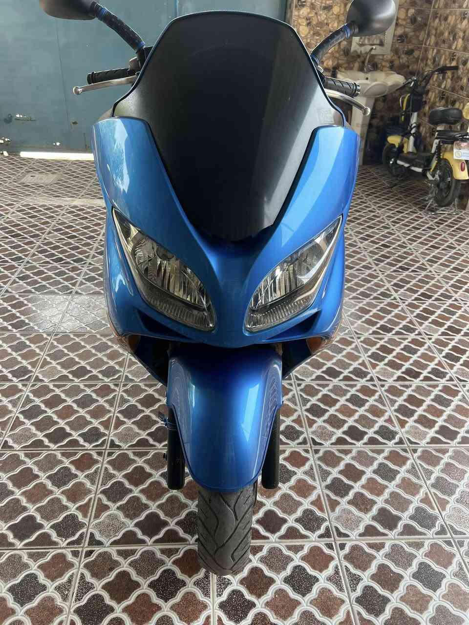 سلام عليكم فورزة 09كرستال كفالة عامة من كلشي 
دراجة رمبة مصار فترة من اخذتهة 
جديدة بمعنة كلمة لبيع سعر 12ونص وبيهة مجال 
رقمي ***********
