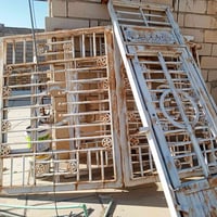 شبابيج للبيع العدد 3 وباب كامل...مامستخدمات للتواصل 07832351316