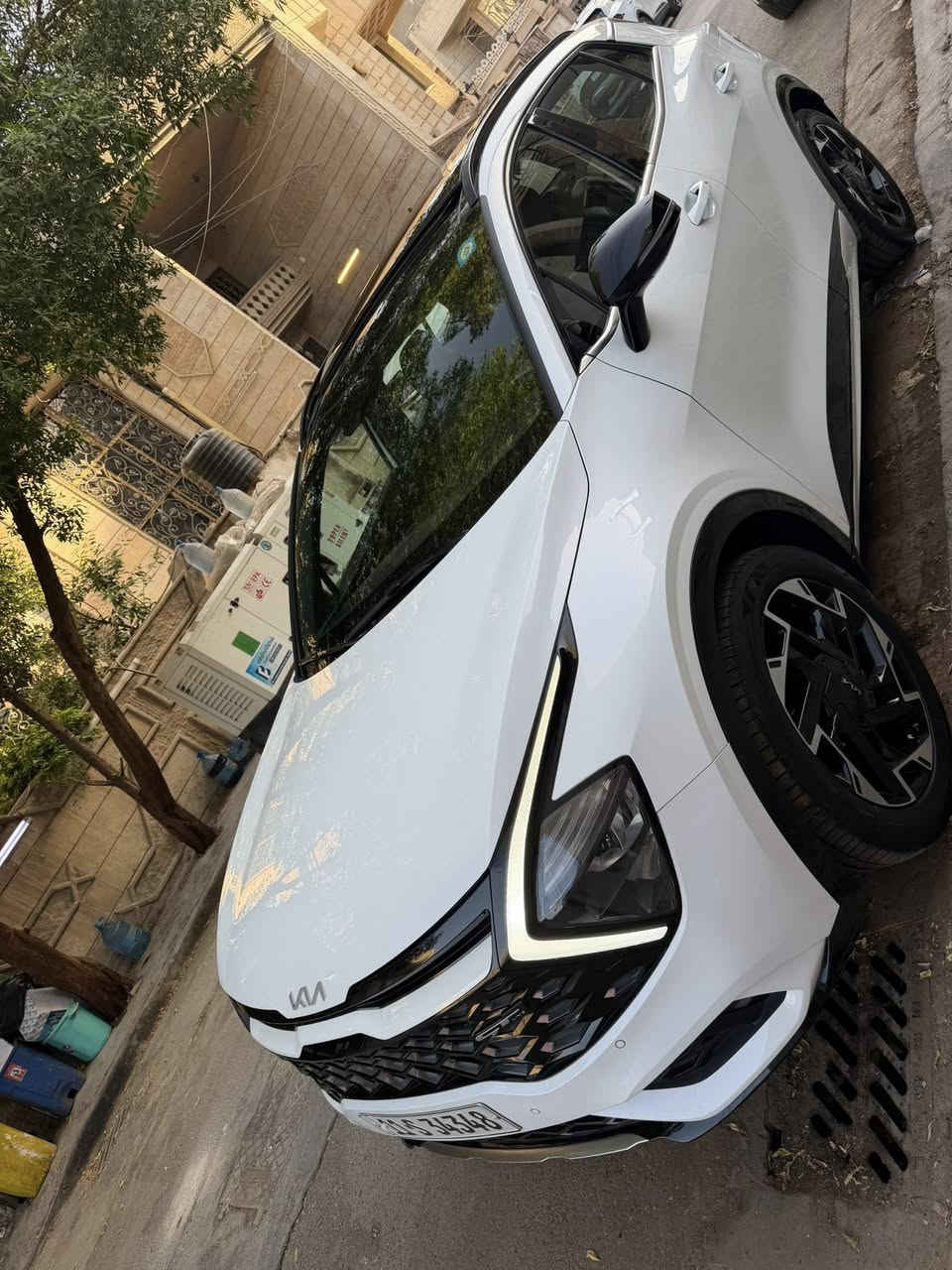 السلام عليكم 
سبورتج جي تي لاين فول واحد علي واحد 
معروف مواصفات الجي تي لاين اعلئ فئة بالسبورتج محرك 2000 دوش خليجي ام الضمان السيارة مكفولة كفالة عامة من عدا رصعة بسيطة بالباب مسحوبة بي بي آر والباقي مكفول كفالة عامة والسيارة ماشية 29.
والمكان السيدية 
والسعر 227$
وهذا رقمي ***********
