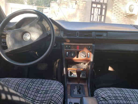 من رخصة الادمن سيارة مارسدس 91 رقم انبار الماني امداور ثانيوم سنويه 26 بعدهي ماصاقطه السيارة حلوه زينه كير مكينه بطه خير من الله مصبوغه عام السياره بلنجف كوفه البوحداري اني مكلف بلنشر اليحب يتواصل مع راعي السياره على الرقم *********** اتواصلو ويا على اي استفسار السعر 30 ورقه او بيه مجال
