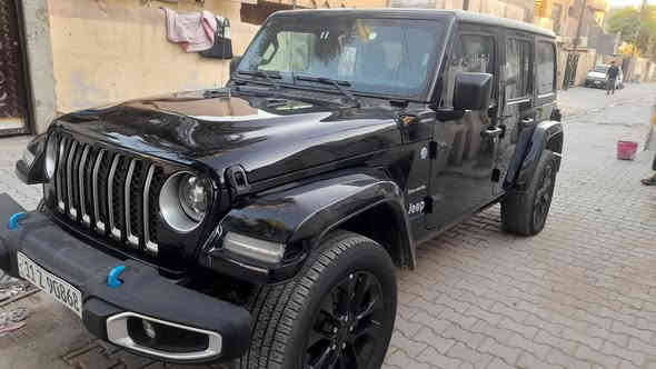 السياره  Jeep Wrangler 4Xe 2023 2.0L 4 plug-in
حجم المكينه : 2000 تيربو + هايبرد + بلكن شحن خارجي

القدرة الحصانية 375 حالة حال الهيمي 

الشحن يمشيك 30 ميل

المسافه المقطوعه : ٢٥ الف ميل     

حادثها طخه بالبنيد حسب ماموضح بالصور بعدها مامصلحه على وضعها من امريكا بيها ايرباك ستيرن ودشبول
           
رقم بغداد بعد مامسوي المعاملة حتى مباشر تترقم باسم المشتري

#المواصفات 

1.قماره تتفصخ اصير كشف
2.بصمه 
3.لوكير
4.كشافات 
6.شحن خارجي
7.بك لايت لد 
8. شاشه
9.سستم صوت دمام خلفي + امامي 
10.لايتات زنون هايلوجين
11.كشنات جلد اسود بلادي 
12.سقف اسود بلادي 
13. تحكم استرين
14. ويل حجم 20 سعر ٢٧٥ بيه مجال ***********اتصل
