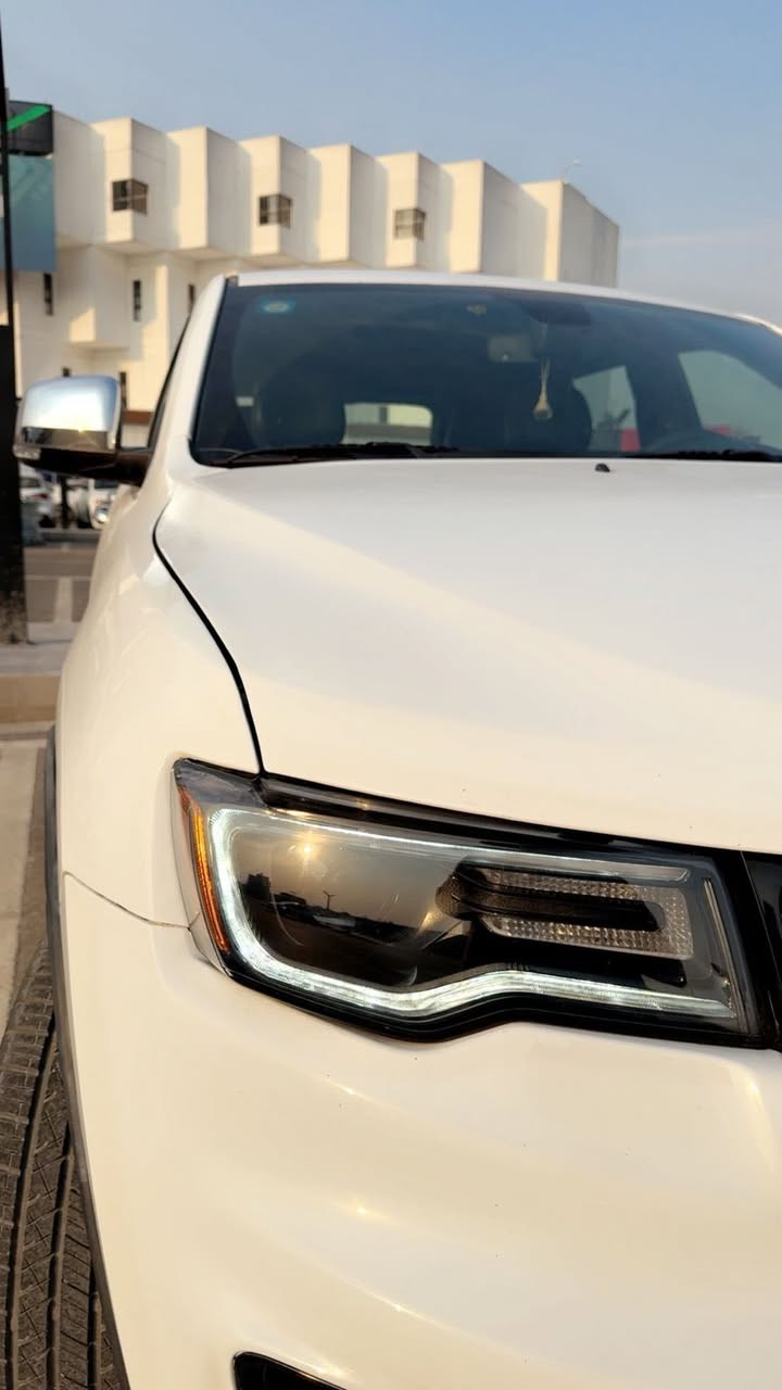 السلام عليكم
جيب موديل 2020 فول لمتد سونار مرفق بالصور

المواصفات
1- تحكم ستيرن جهتين مع تحكم تقديم وترجيع ستيرن
2- رادارات امامي خلفي وجانبي مع حساسات خلفية
3- تحكمات فور ويل تو يول
4 تحكمات باوضاع سياره جبلي ثلجي صحراوي
5 اطفاء الي لاقتصاد بالبانزين
6 تبريد كشنات مع تدفئة وستيرن تدفئة
7 خزن كشنات لحفظ الوضعيات

السياره بيها خير من الله مواصفات بعد فول 
مكان السياره بغداد الصليخ قرب العيادة الشعبيه
سعرها 270 
رقم تلفون *********** متوفر واتس اب صاحب الرقم هو صاحب السياره
