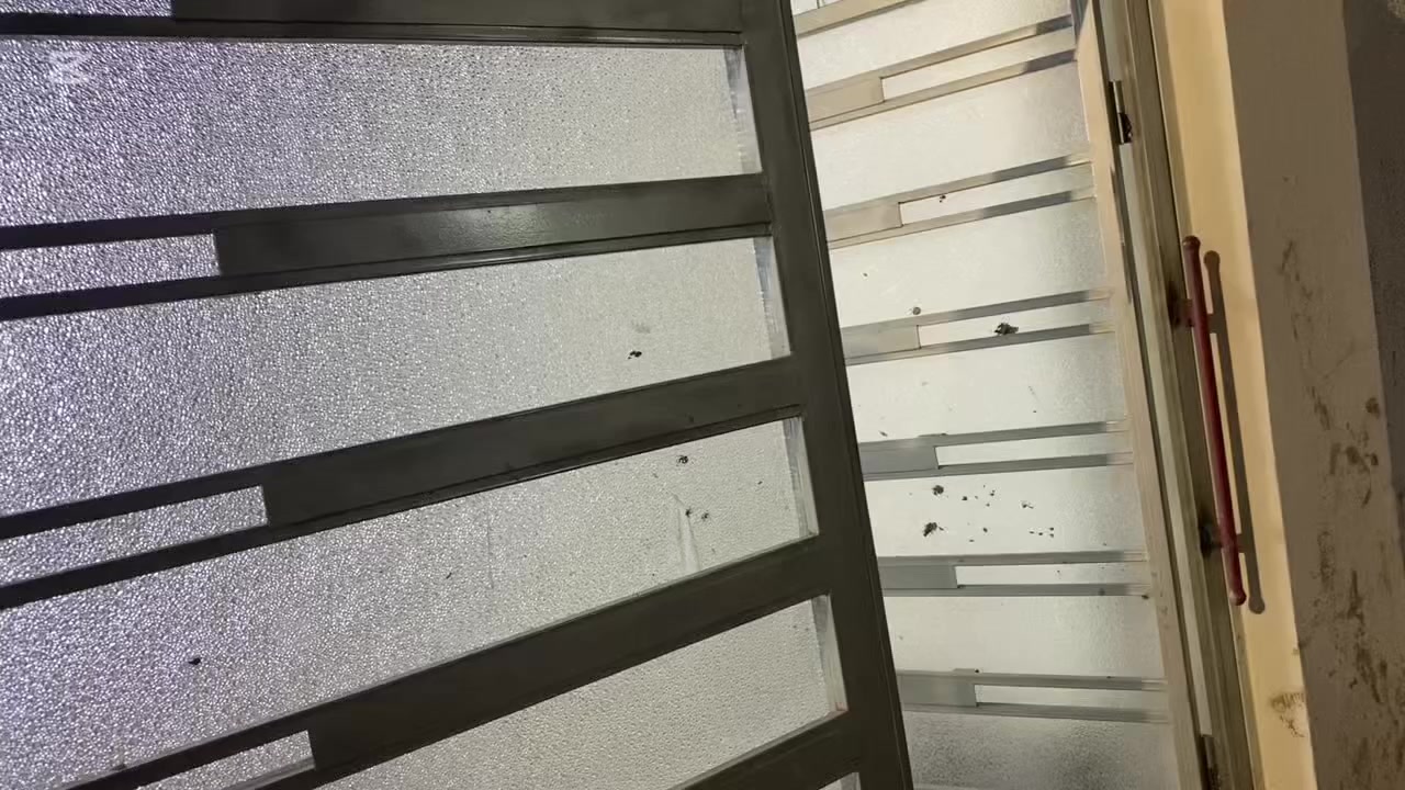 السلام عليكم
مشتمل للأيجار بالظباط الثانيه قريب ع مسجد الايمان 
يتكون من 
طرمه و مطبخ
وغرفه و صاله 
وحمام مشترك باقي التفاصيل بالفديو
***********
