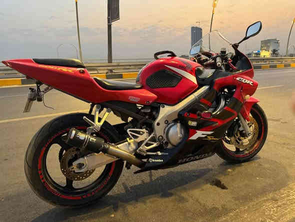 السلام عليكم
CBR F4I 600cc 2004
مكفوله كفاله عامه من التاير للتاير تعال وجيب فيتر وياك وافحص شلون ميعجبك ماشيه 70 حقيقي
كلشي بيهه بلادي وما ممدود عليهه سبانه
مرقمه وكامله رقم انگليزي الجديد شرط التحويل
بيهه تزويدات بسيطه + قبل سبوع نضفت نوزلات وبدلت بلكات اصليه ومجاول اصلية وبدلت دهن  (موتل)
السعر39 والشراي يشلع عيوني وكلشي اكو بالسوگ

‭0788 800 1611‬
العنوان بغداد - سيدية
