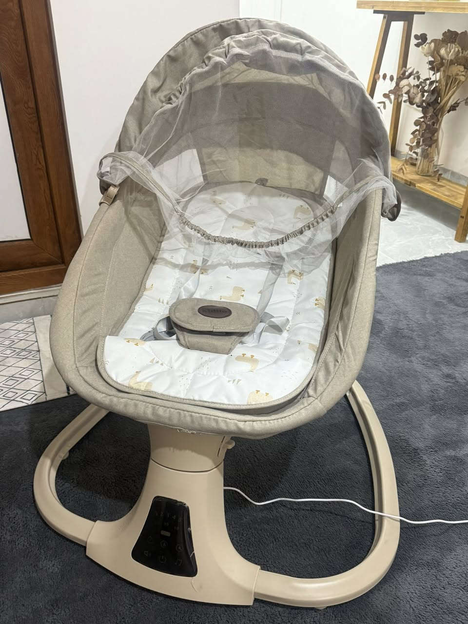 للبيع 🔊
1سرير هزاز عالكهرباء ماركه kidilo الالمانية
٥ وضعيات للهز 
موسيقى متعددة مع تحكم بالصوت 
ناموسيه + ريموت للتحكم عن بعد 
مستخدم شهر واحد فقط 

سرير نوم اطفال 
قابل للرفع او النزول
إمكانية فتح السرير من جهة الام
4 عجلات لسهولة الحركة
قابل للربط بسرير الام
يمكن تخزين مستلزمات الطفل في الرف السفلي
يحتوي على ناموسية + دوشك 
مستخدم شهرين فقط 

مع كرسي هزاز عدد ٢ 
وحاملة اطفال عدد ١ غير مستعمله١ 
ب ٦٠ الف فقط


**إذا كنت صاحب هذا الإعلان وتريد حذفه لأي سبب، رجاءا أرسل رسالة إلى الدعم الفني**