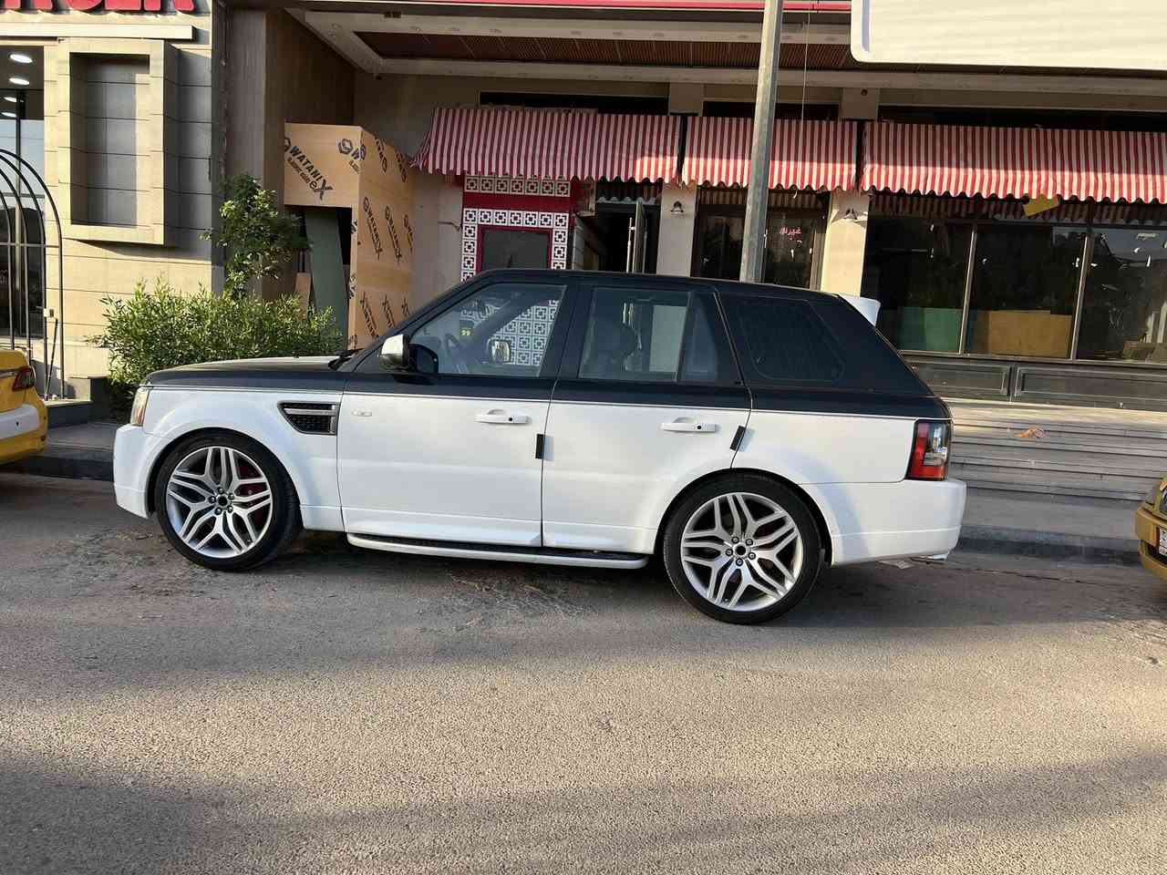 سلام عليكم شعدك مراوس نزل استقبل فرق او انطي فرق / رانج روفر واحد عله واحد سبورت مواصفات رجال اعمال يعني فول مواصفات للخير /رقم الهاتف بي واتساب موجود كل الوقات/***********
