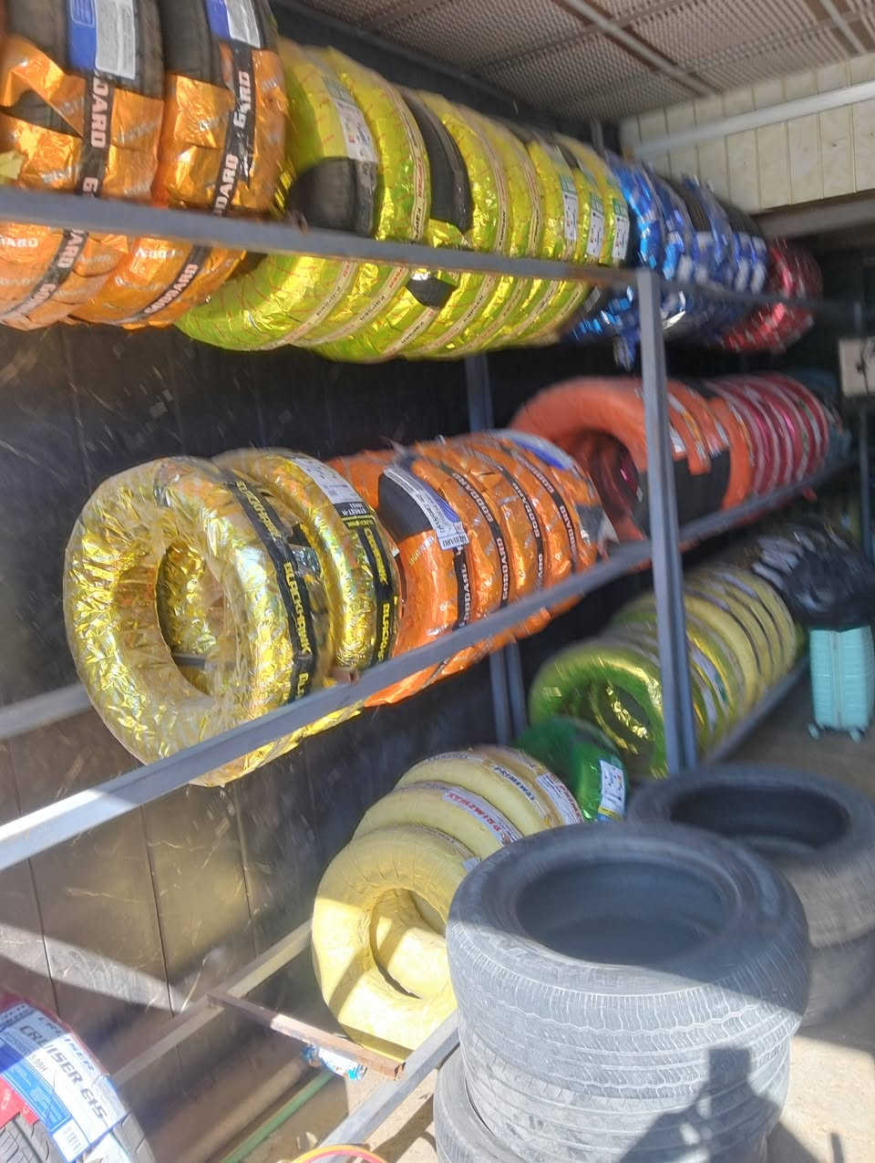 محل كامل اللبيع اي نقص مابيها عارضات مال تاير 8 جكات 3 واحد جك حديد   2هواء  نايتروجين المستعمل بلنص خالعه استعمال شهر دريل عدد 2الاتصالعلى الرقم ***********
