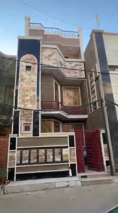 سلام عليكم متوفر بيت مساحه 80متر 3طوابق يحتوي على 5 غرف نوم يحتوي على كافه خدمات ماء مجاري كهرباء يبعد عن قطع الامام 400متر العنوان بوبيات عمود 9 ثالث بيت عن شارع للاستفسار ***********..***********
