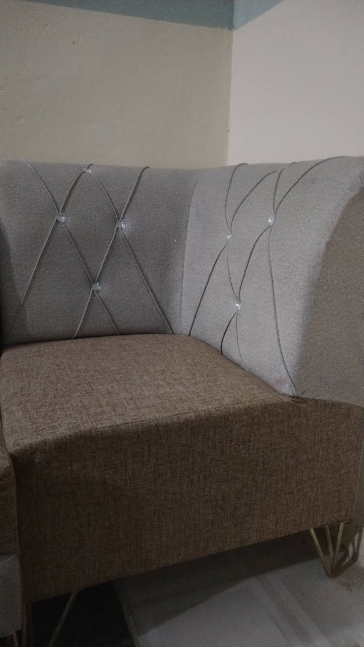 تخم تركي ع الفحص ١٠ مقاعد ب٤٠٠ ومجاله بسيط بالحقيقه يختلف كلش عن التصوير عنوانه شارع الوكفه القديمه قرب مطعم اربيل


**إذا كنت صاحب هذا الإعلان وتريد حذفه لأي سبب، رجاءا أرسل رسالة إلى الدعم الفني**