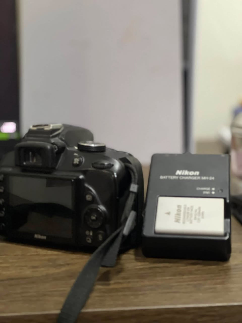 Nikon d3400 DSLR  بۆ فرۆشتن
AF-P DX 18-55mm f/3.5-5.6G Lens
    24.2MP APS-C CMOS Sensor
    Shutter Count: 5.4k
پاتری و شەحنی ئۆرجینال


**إذا كنت صاحب هذا الإعلان وتريد حذفه لأي سبب، رجاءا أرسل رسالة إلى الدعم الفني**