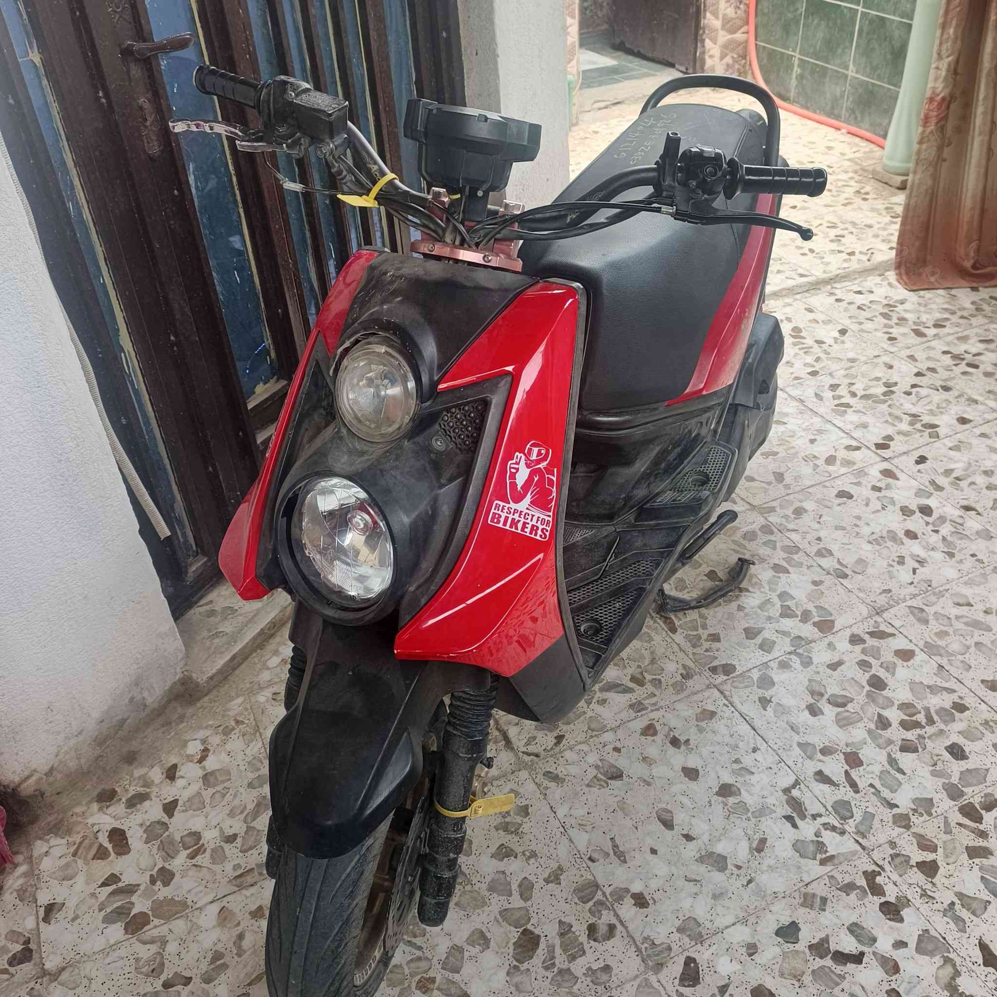 سلام عليكم دراجه سكنز جبلي الدراجه مفتوحه  مره وحده دراجه  خير من الله العنوان الماجديه وهاذه رقمي ***********سعر 900
