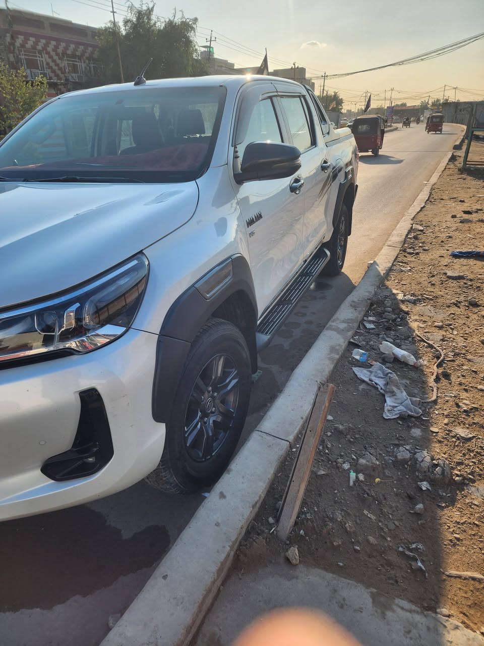 السلام عليكم هايلوكس موديل ٢١ رقم اربيل باسمي ماشيه ٩٠ الف موجوده في بغداد السعر المطلوب ٣٣٥ وبيها مجال الاستفسار على الرقم ***********
