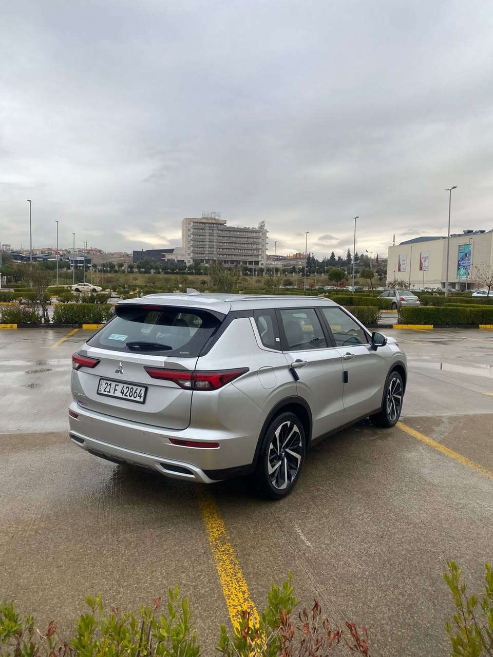 2024 𝐌𝐈𝐓𝐒𝐔𝐁𝐈𝐒𝐇𝐈 𝐎𝐔𝐓𝐋𝐀𝐍𝐃𝐄𝐑
ميتسوبيشي اوتلاندر موديل : 2024 خليجي السيارة بأسمي

اللون : رصاصي فضي

عداد المسافة : 14 الف كيلو

عدد المقاعد : 7 راكب

حجم المحرك : 2.5L ( 4,سلندر )

السيارة مغلفة ppf ضمان عشر سنوات 

دبل اكسل (𝐀𝐖𝐃) 
 
بصمة تشغيل ( بصمتين )

عدد المقاعد 7 راكب

صندوق شفط

لايتات (𝐋𝐄𝐃) ليد عدسة زينون بيلادي 

بلاجيكتور (𝐋𝐄𝐃) ليد بيلادي

ويل كروم 

بعد هواية مواصفات…

‏‎تفاصيل اكثر الاتصال علی

‏ WhatsApp 

***********
