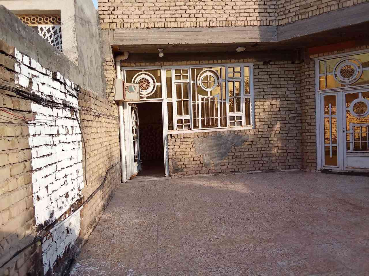 الدار للبيع/  250 متر مربع طابق واحد جاهز للسكن
غرفتين نوم وصاله ومطبخ وحمام عدد 3// طابو صرف
العنوان كوت حي الجامعه الاولى خلف المستشفى التركي 
قرب مجمع الرواد السكني// للاستفسار الاتصال على الرقم 
*********** موجود واتساب أو ماسنجر
