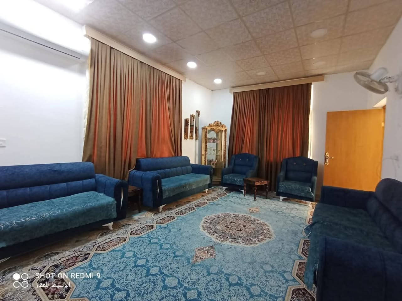 دار للبيــــــــــع  طابو صرف
مطلوب لمصرف العقاري 
يباع بتطلوعة وباقي السعر قرض يبقى وراء المشتري يسدد شهريا ( 526) ألف 

البيت مطلوب قرض (104) ألف 
سعر المقدمة 185 مليون

الموقع : حلة .. ناحية ابي غرق  ..  حي الحسين  ..  مجمع أرض بابل الطابقين 

                                                        
نـوع الـعـقار:   طابو ملك صرف 

المساحة الكلية  ( 285 ) م    
 
مبني مشتمل جانبي مساحة (100) متر 

الباقي (185) متر 
  
يتكون من طابقين  

ثلاث غرف وهول واستقبال ومطبخ وصحيات   
وحديقة كبيرة وكراج 

البيت ركن     

المجمع مغلق انشاء الله وخدمات كاملة من شوراع وأرصفة وأنارة وشبكة مجاري تصريف أمطار 
 
 راسل الصفحة لطفا 
***********
***********
#الكرامه_الطياره_حي_الحسين_المحاربين_الامير_الضباط_حي_الامام_المخابرات_الحكام_شارع٦٠شارع٤٠ مكتب الوسيط للعقار والمقاولات العامة الكائن في الكرامة شارع الكرامة الرئيسي قرب كلية المستقبل سابقا
