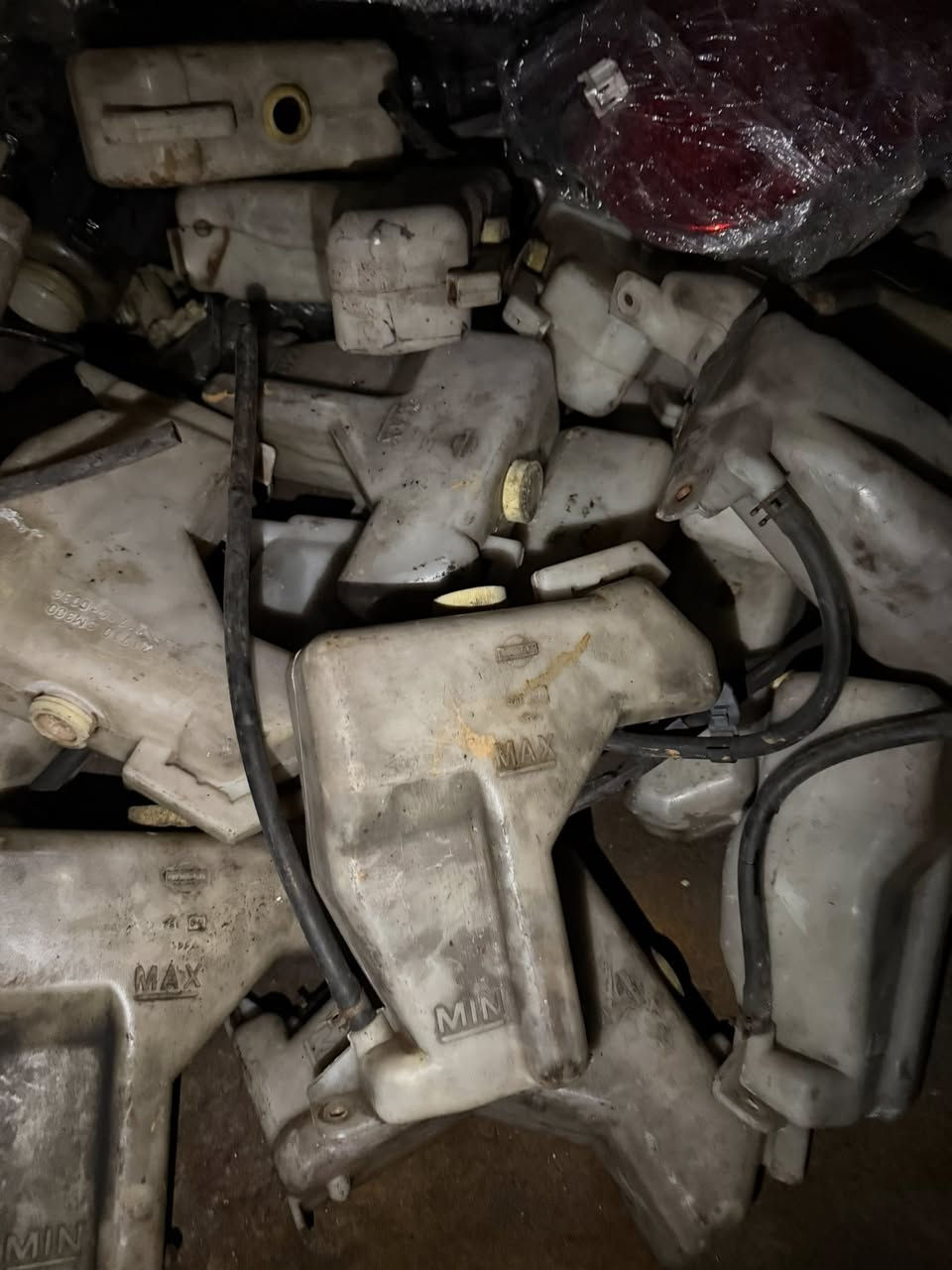 توفر قطع غيار نيسان سني 
يوجد توصيل كافه محافظات العراق
للتواصل ***********
