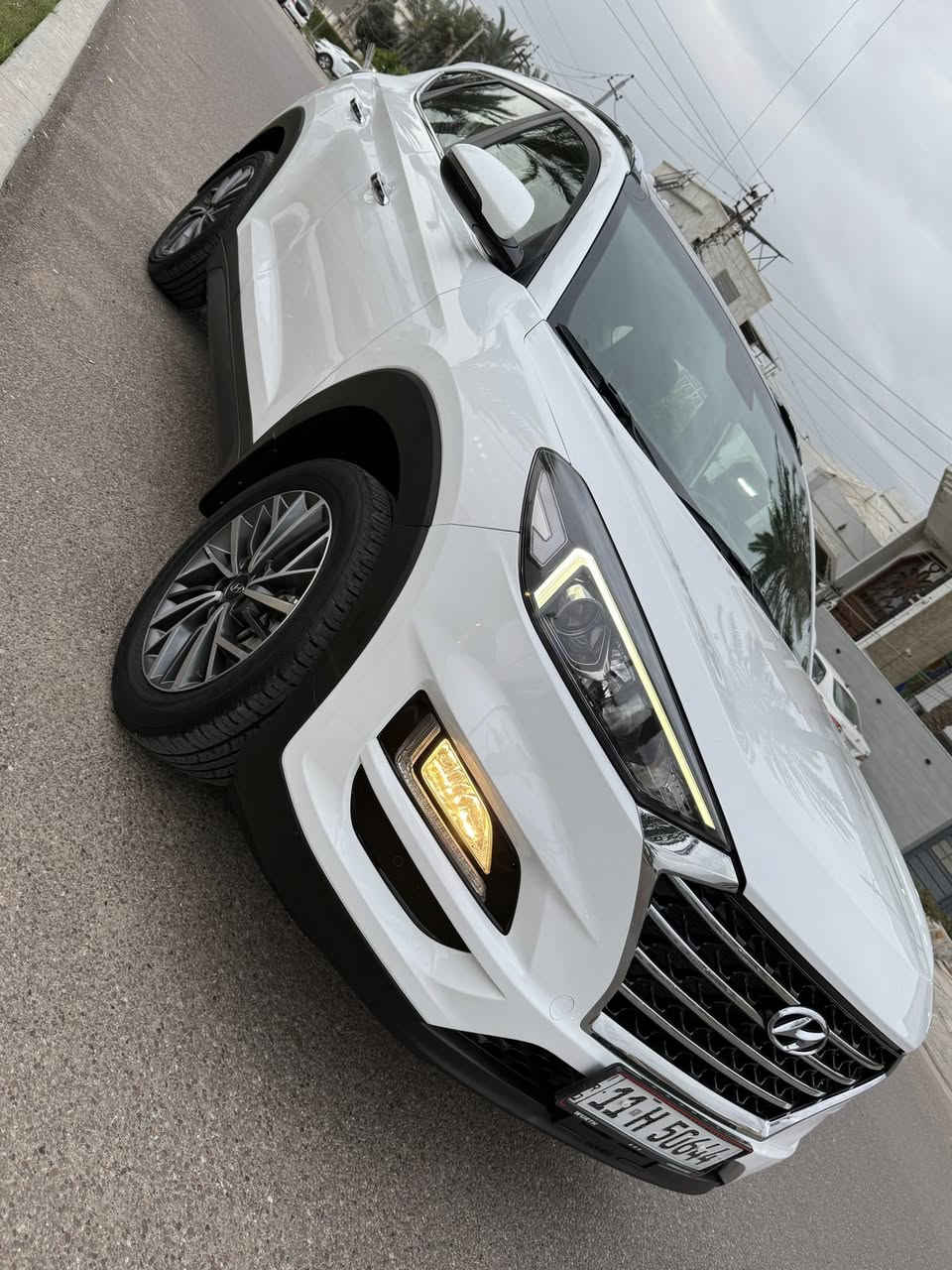 اخوان السلام عليكم.
عندي هونداي توسان 2019. الكاصد 
ماشيه 62 الف فقط. 
بنوراما 
كراسي كهرباء 
نفكيشن نظام خرائط 
شاشه ابل كار بلي وكامره دواره 
مقاعد جلد 
حساس خلفي امامي 
شاحن واير ليس 
فول تحكم استيرن 
بصمة. وترحيب 
ومري الجوانب كهرباء اوتو 
السياره مكفوله كفاله عامه من الصبغ والتبديل ولضربه. بيها فقط بارد بل باب لخلفي ليمنى على كد شبر فقط ولباقي كفاله عامه. للاخير السياره بأسمي. ارقام وسنويه وهزه وكلشي جديد 
عارضها ب198 ورقه وبيها مجال بسيط 
***********
