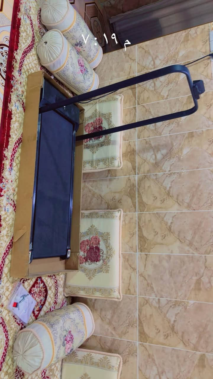 جهاز جري كهربائي متعدد السرعات بيه توقيت وبيه تحديد السرعه جديد بالكارتون مستخدم سبوع واحد فقط السعر ١٠٠ الف مكان كركوك حمزلي قرب المنتوجات النفطيه رقم الهاتف ***********
