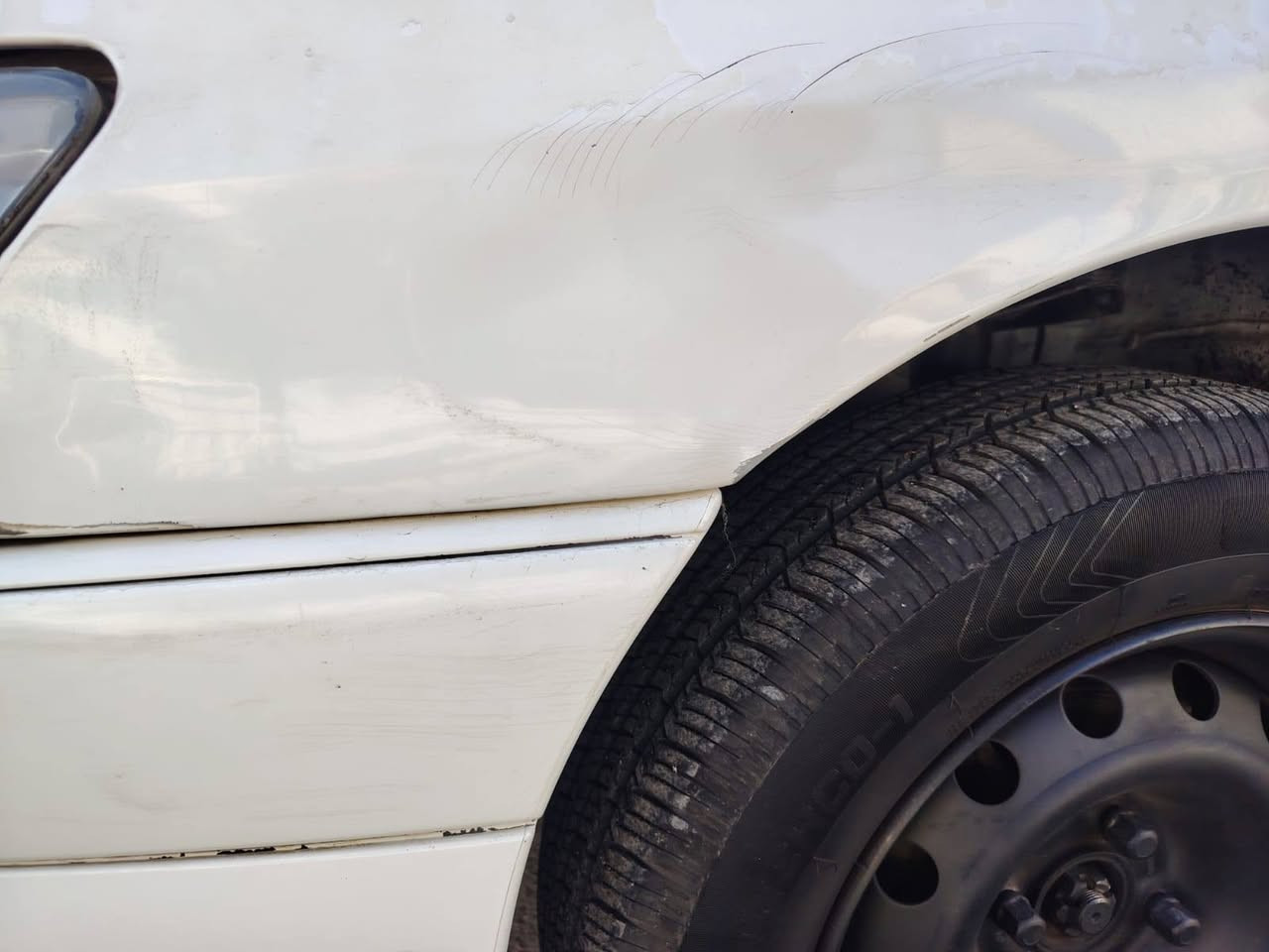 سلام عليكم بيجو 306 صبغ بل باب كد شبر فقط ولباقي كفاله موديل2001 السياره جديده بمعنى الكلمه تبريد دتفئ صدر تايرات تخم داخل جديد الساره شوف العين *********** السعر 53 وبيها مجال شرط التحويل العنوان بغداد
