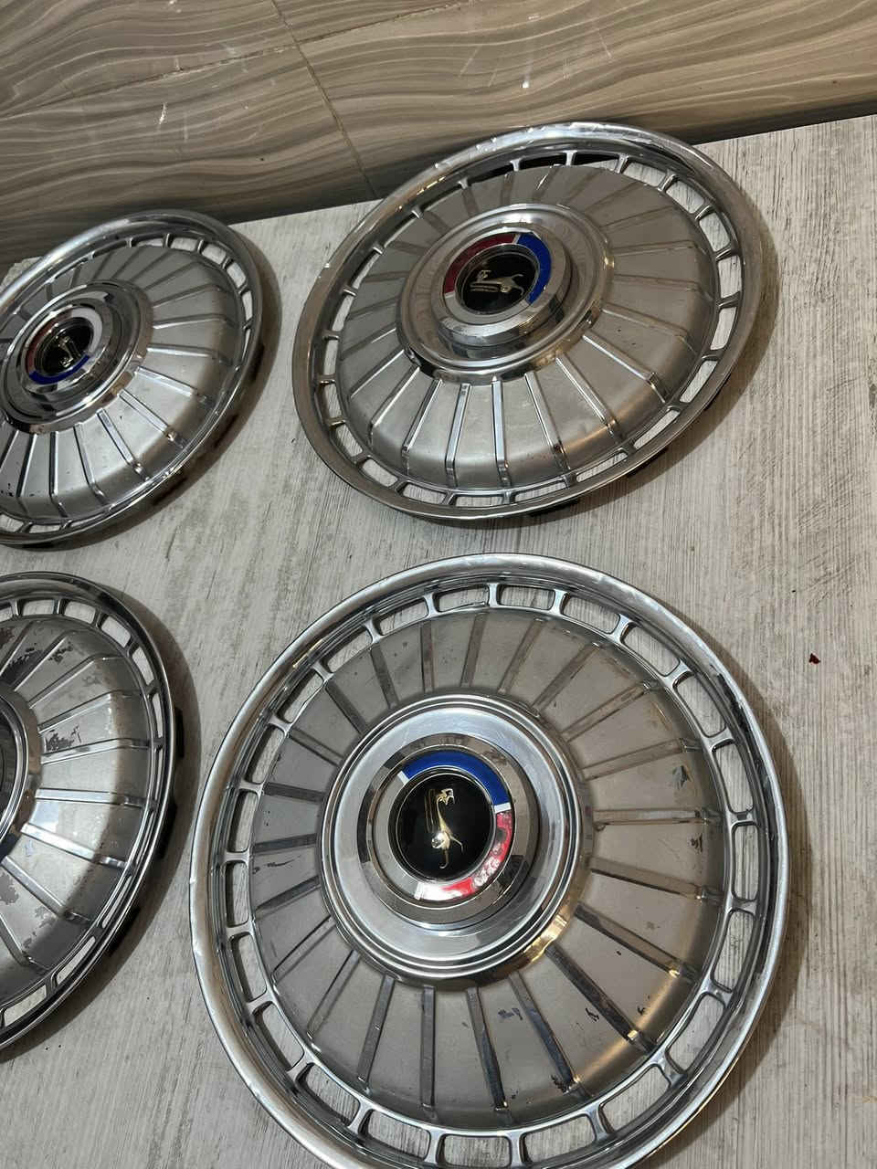 سلام عليكم 
كبات ابو الاسد للبيع مكاني الدوره السعر 250 وبيهن مجال شراي يتصل ***********
