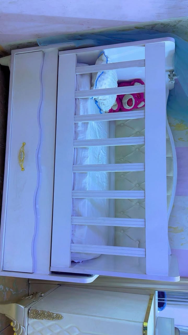 السلام عليكم للبيع جرباية اطفال من عمر حديث ولاده إلى عمر ٤ سنوات جديدة جدآ السعر كاملة ١١٥ وبيهه مجال عنوان بغداد حي اور ***********
