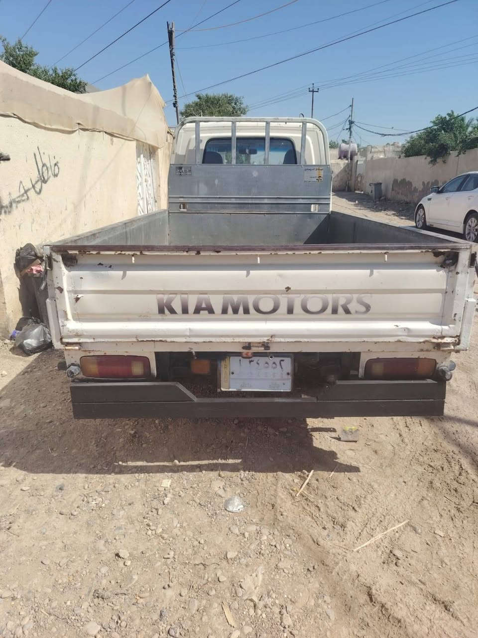 سلام عليكم كيه ام عيون معروضة للبيع موديل 2001 رقم بابل سياره جديده جاهزه مال جناي مكينه وكير جدد شاصي كفاله عامه سياره حلوه وجديده كهربايات كلها شغاله تخم تاير جديد سياره جاهزه خير من الله سعر سياره 58 بيها مجال شي بسيط سياره بسمي تحويل مباشر رقم صاحب سياره موجود يمك ***********
