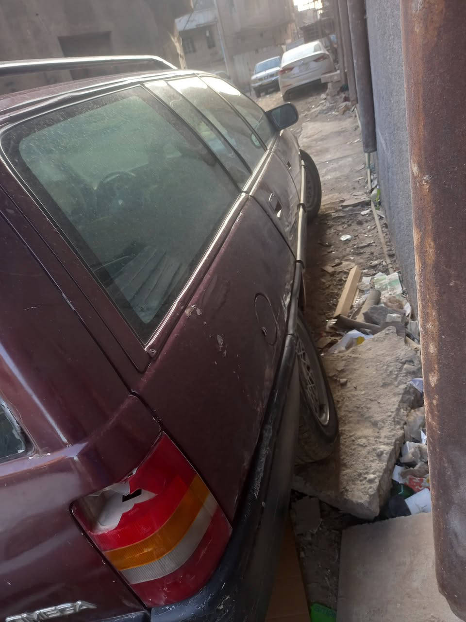 السلام عليكم
اوبل اوميكا ستيشن 
موديل ١٩٩١
كير ومحرك جديد حاويه 
رقم انكليزي 
غرفتها جديده ابلاديه شواصي شركه مكفول 
العنوان بغداد مقابيل مرور الحسينية 
رقم الهاتف ***********      /   ***********
السعر ٢٨ ورقه وبيها مجال
