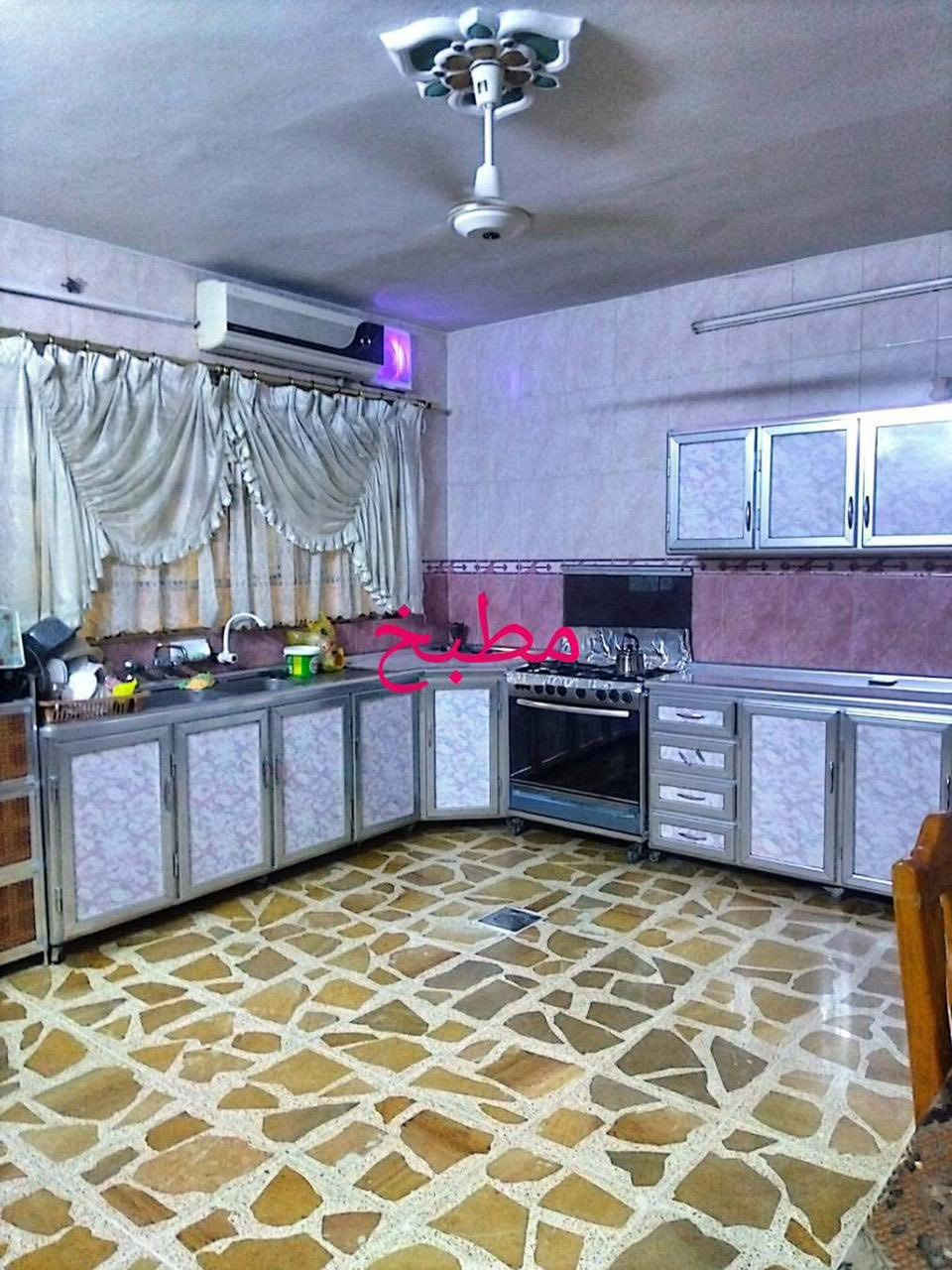 🔥🔥🔥للبيع 🔥🔥🔥

دار في الصديق قرب مدرسة الرياض 🏠

مساحة ٢٥٠ م واجهه ١٢.٥ م ✅

ط الاول غرفتين نوم 😴 وهول ومطبخ 🔴

واستقبال وصحيات ومخزن 🌎

ط الثاني غرفة تابع للطابق  🥰

وشقة معزولة غرفتين وصالة ومطبخ وصحيات ✅

سطح للشقة وسطح للطابق الارضي 🫶

شارع تبليط اتجاه غروب 🌅 

السعر خاص 💵

للاتصال ☎️

***********📞
***********📞

🔥🔥مكتب ياسر الحمداني لتجارة العقارات 🔥🔥

🏠🏠🏠تابع الصفحة يصلك كل جديد 🏠🔥🔥
