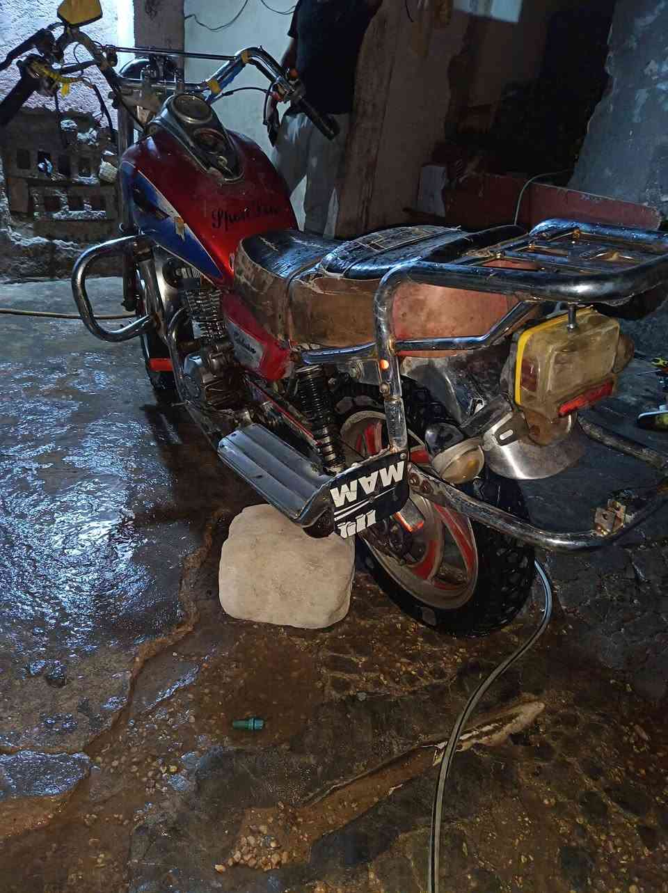 من رخصت مدير الكروب دراجة جوندة موديل13 سعر350وبيهة مجال بصيط كايمة
بس شغالة سلف شغال  كهربايات شغالة مكاني كربلاء حيل غدير *********** وراقه. عد بن عمي بطويريج يريد يروح لشتري يريد اني ويا روح

