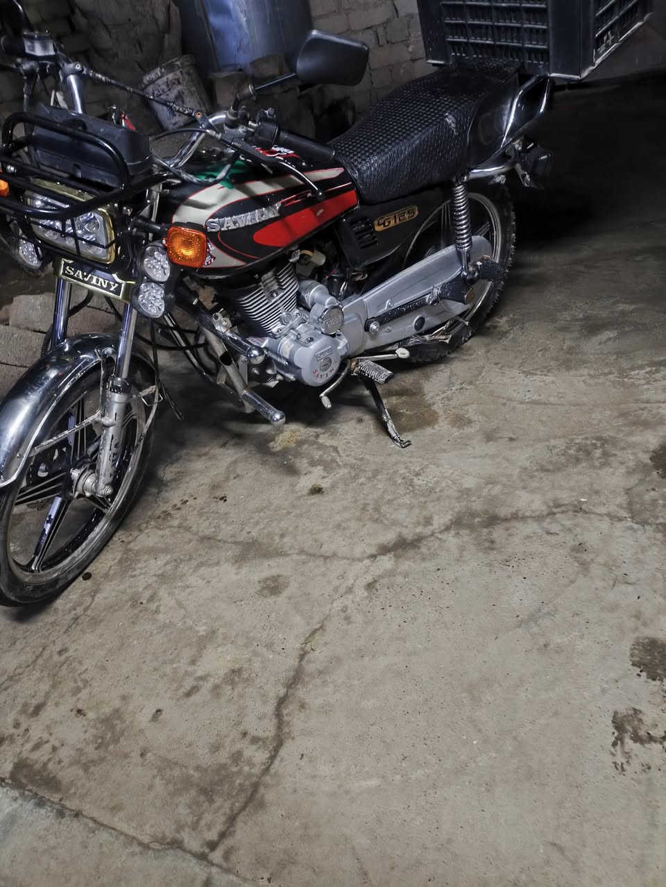 السلام عليكم موطور للبيع موديل 2020 كهربائيات شغاله سلف شغال محرك معمر جديد سعر 400 وبيه مجال للاستفسار الاتصال علرقم 
***********3
