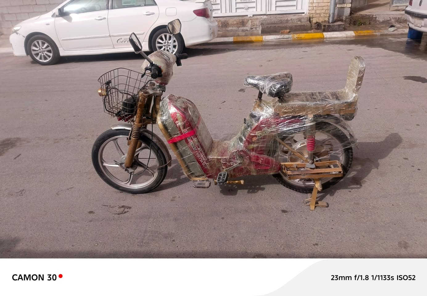 سلام عليكم دراجة للبيع  شحن الاخوين  دراجة كاملة مكملة كلشي ماتحط عليها فقط نقصها اشاير بس كلوبات محتركة تبدل بطاريات جدد مصار ٦ اشهر من شديتهن شحنة وحدة توديك من فلوجة السكنية وترجع من السكنية الى فلوجة وضل بيهة ٣ حبيات دراجة حلوة مرتبة وخدميه سعرها ٢٧٥ الف مكان فلوجة حي العسكري رقمي ***********
