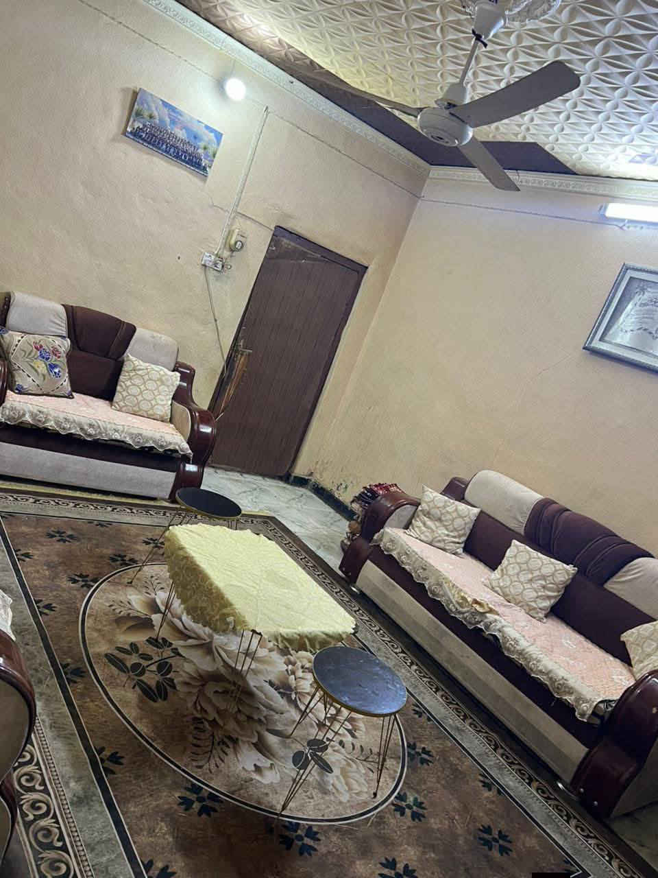 بيت طابو صرف للبيع 
- المساحة 200 متر 
- في الاسماعيليه 1 بالقرب من مؤسسة العين يبعد عن جامع الإسماعيلية شارع واحد 
- يحتوي البيت على صحيات عدد 2 
غرف 3 + ديوانية + صالتين + مطبخ 
السعر 140 مليون 
- للاستفسار التواصل أو الإتصال ***********
