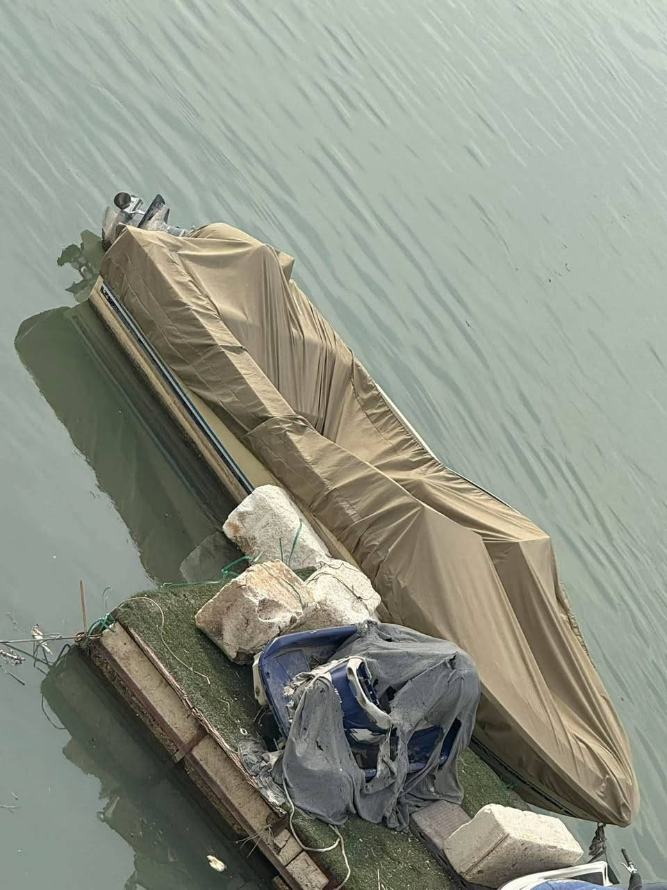 سلام عليكم شباب زوراق سيرا
المكينه يوماها حجم 200 
كامل سستم صوت أناره كلها شغاله 
***********
