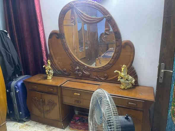 السلام عليكم 
غرفة للبيع مثل ما واضح بالصور 
السعر ٥٥٠ 
مكاني بغداد العبيدي
***********
