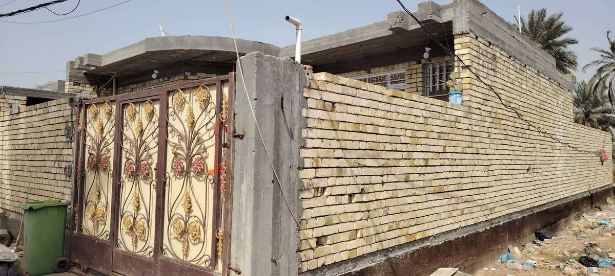 السلام عليكم ورحمة الله وبركاتة
اللهم صل على محمد وآل محمد 
بيت للبيع في حي الاسرى الزراعي
المساحه 200  متر
للتفاصيل اكثر اتصل ع الرقم
***********
