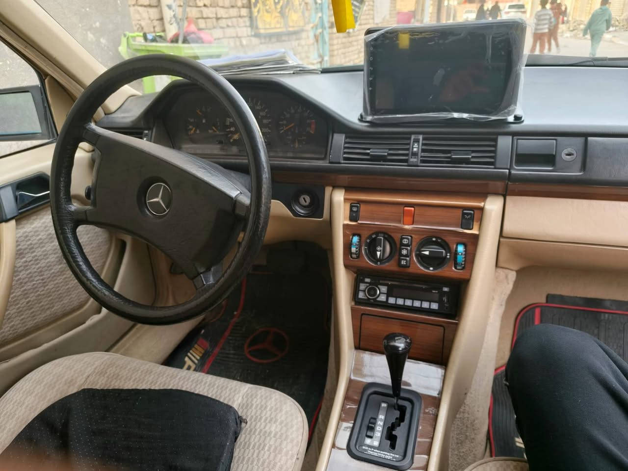 السلام عليكم مارسيدس دب للبيع موديل 1991 بسمي سياره جديده محرك ابلاد اربعه سلندر لاتنقص ولاتبخر   تخم تاير جديد حداديه جديده تبريد خير من الله دبل هورن كشنات جلد دبل مروحه  سلايت فتحه سقف شاشه كاميرا
السياره جديده كلشيء بيهه شغال  قواعد دبل سليمات كلش بدون معجون فقط ضربه 4اصابع بالجنطه كما موضح بالصور الله شاهد السياره بالحقيقه احله من الصور مال جناي تعال وشوف بعينك
السعر 85 وبيهه مجاال قليل فقط للشراي العنوان الناصريه مركز للتواصل ***********
