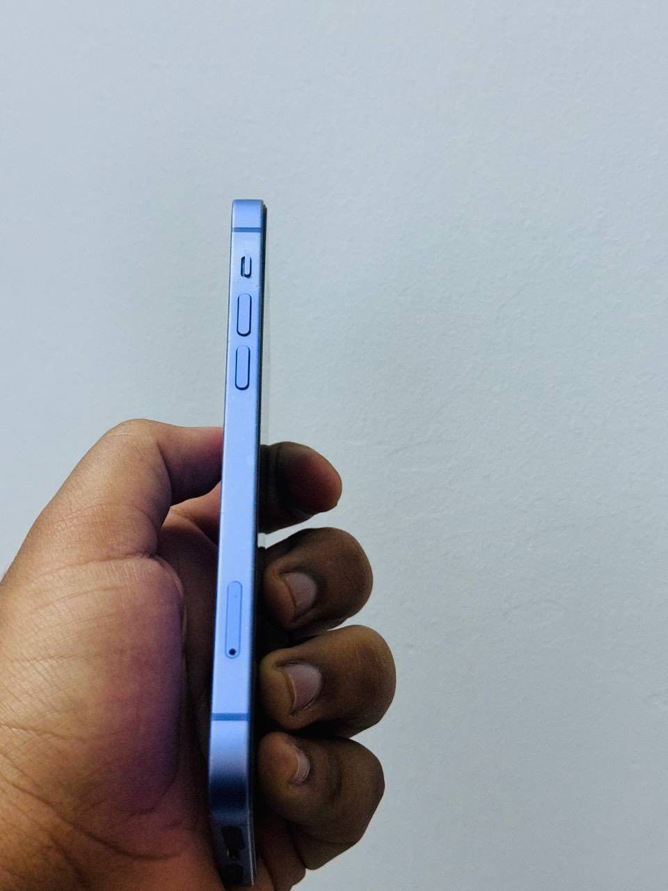 سلام عليكم 
ايفون 📱 12عادي 
بطاريه 79
ذاكره 128
نموذج m
ملحقات كيبل فقط
مكفول من لعطل وتصليح
كله شغال 
سعر خاص 
للبيع او مراوس 
ب13برو ماكس فقط 
وطي فرق كون مكفول 
نضافه 100/100
مكاني كوت انوار صدر
رقم ***********
