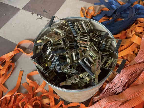 مرحبا اخوانی الاعزاء وصلتنا وجبة جديدة نظيفة ومضبوطة من ركائز(راكيز) بنوعين متوفرة حجم كبير ووسط  
سعر الكبير 5000
سعر وسط4000
وللمعلومات الكبير طول الحبل 3متر ونص والوسط بطول 3متر ونص الى ارع وخمس امتار والاطوال الاربعة والخمسة امتار بعدد كثير متوفر لدينا 
يوجد توصيل لجميع محافظات
سليمانية 2500
محافظات العراق5000
للطلب عن هذا منتج اتصل عل ارقام التالية
واتس ئاب***********
