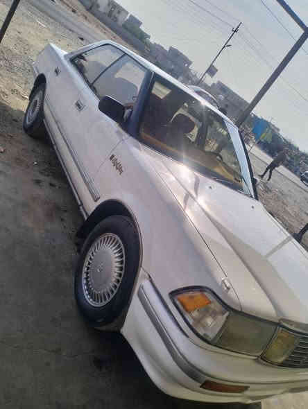 السلام عليكم موديل 1992
سيدان هارتوب
رقم نينوى سنويه 28 مشروع وطني 
محرك 2500 دبل ولوي اصلي بدون صبغ وطخه
السعر 50 وبيها مجال لطيبن
رقم *********** الهاتف
