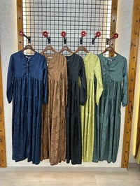 فساتين نسائي • ٥٠٠ قطعة • خامة درجة اولى