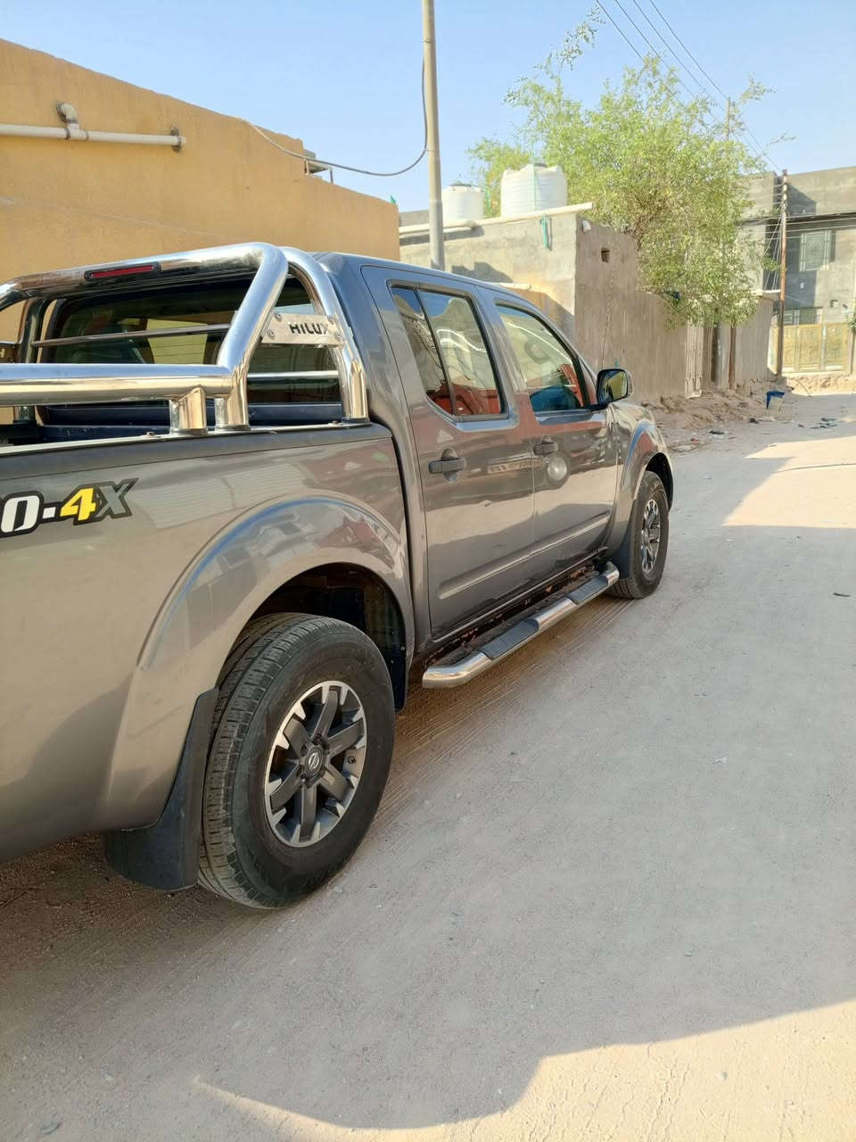السلام عليكم سياره نيسان فونتيره فول موصفات برو حادثها فقط باب سايق العنوان بصره الزبير 
***********
