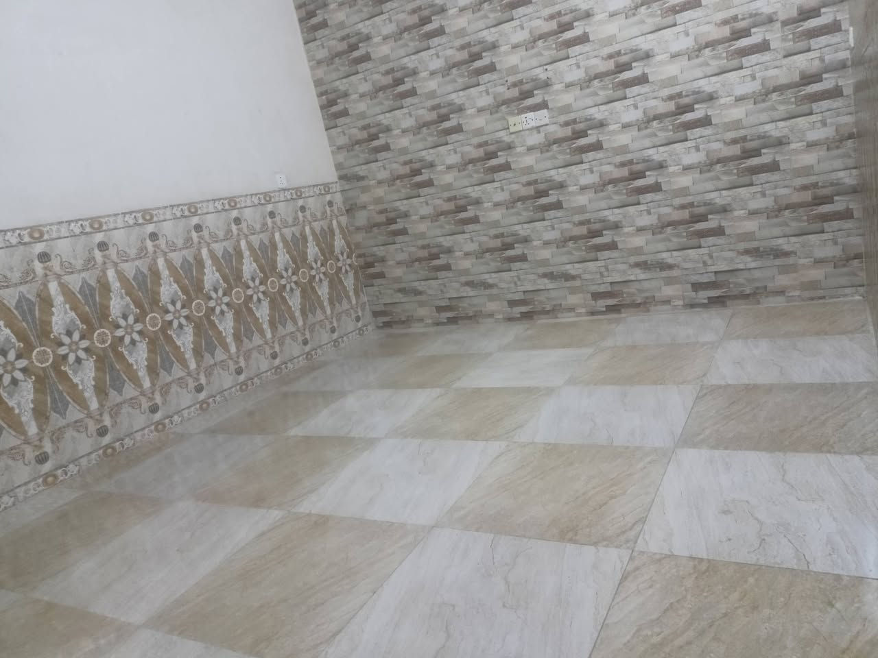 السلام عليكم دار100متر زراعي للبيع حزيران قرب حصو ورمل مقابيل أسواق علي الجبوري أول فرع
السعره 55مليون 
رقم الموبايل***********
