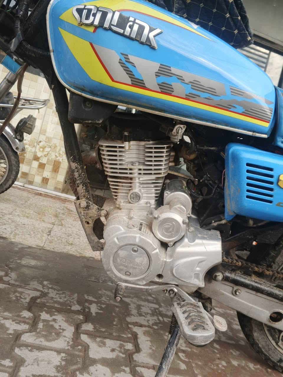 سيفان للبيع موديل 24دراجه شوفت لعين شاشه واكفه سعرها 600وبيها مجال ***********
