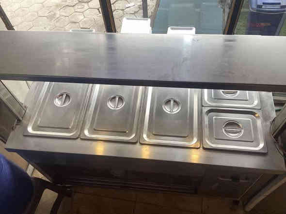 سلام عليكم. غراض مطعم للبيع سعرهن مناسب  حمايه سلستيل اصلي وميوزه اصليه سلستيل وشوايه وعارضه. ببسي.  وميوزه حديد  وميوزه مرمر ***********
