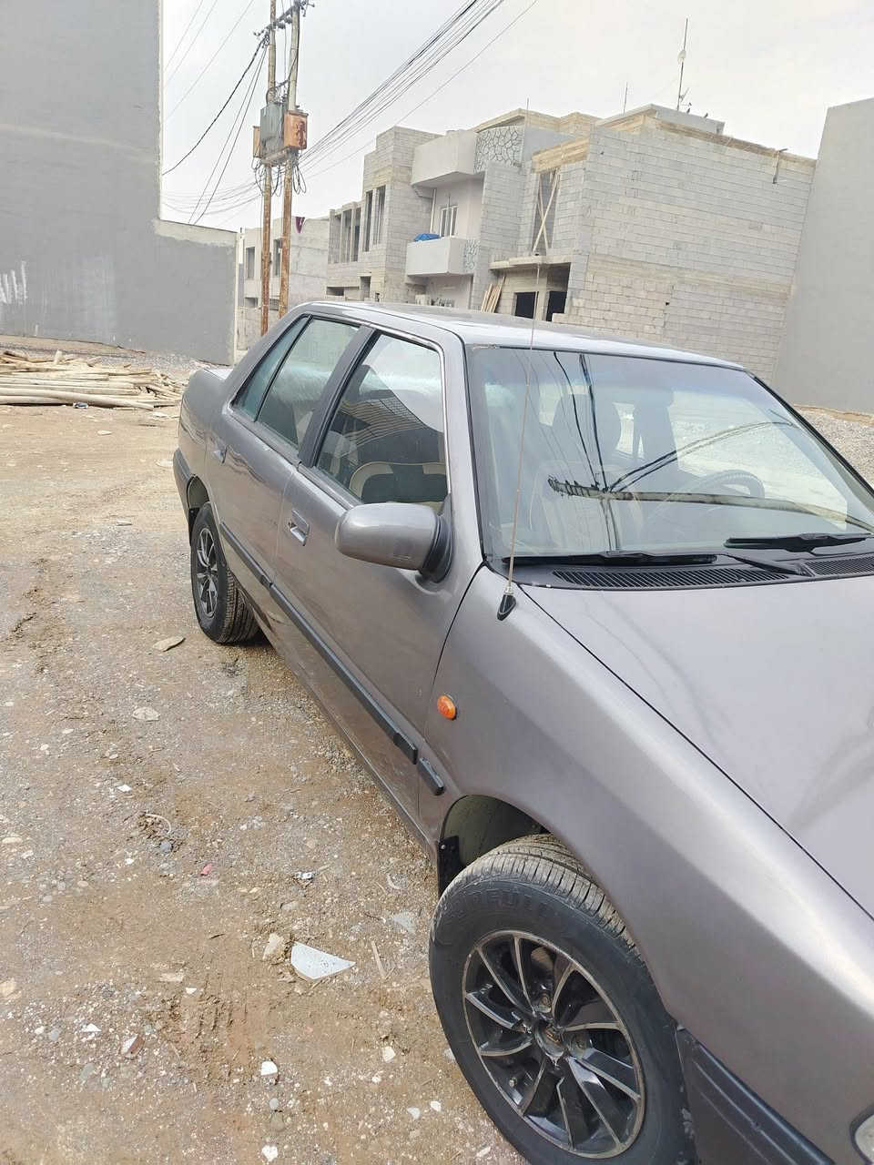 هونداي بوني موديل ١٩٩٣
سياره نضيفه. 
 تايرات جديدا. شرط 
وياله عنكبوت  قبل شهر. شديتهم 
 سياره مصبوغه عام جماليه فقط 
 سياره رقم نينوئ اتريد وكاله تريد تحويل  كابون بانزين بيه
الطخم مالها  90/100
محرك بروتون  كير شرط. بشرط مكينه وكير 
 السعر.  34 ورقه  او بيها مجال للشراي 
 *********** وتساب شغال
