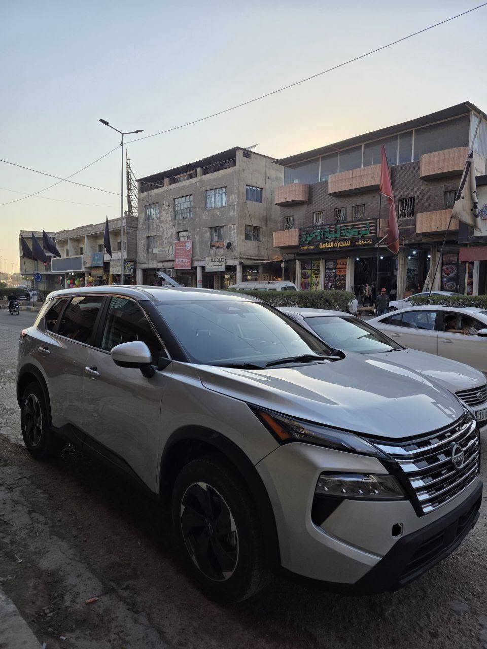 السلام عليكم 
نيسان روج  موديل2024   SV AWD  الشكل الجديد لون رصاصي وارد امريكي حادثها جاملغ سايق مبدل فقط.. بدون رقم (رقم فحص باسمي) ... ماشيه ١٥ الف 

مواصفات    

بصمة تشغيل 
ابواب بصمة
نظام ترحيب
تبريد قطعتين
رادار امامي خلفي جانبي 
تحديد مسار قيادة آليه
1500 تيربو محرك
مانع تصادم خلفي امامي
نقاط عمياء 
تبريد قطعتين 
شاشة ايباد تدعم كار بلي 
صندوق كهرباء
حساس اطارات 
ليد امامي نهاري
كشن السائق كهرباء

فول تحكمات استيرن جهتين
شفتات ستيرن 
تبريد بيانو شاشة منفصل
سايد بريك بصمة 
اوتو هولد 
حساسات خلفية 
أنضمة قيادة عدد 5
وباقي المواصفات معروفة  للسيارة
مكان السياره بالحله حي الزهراء 
سعرها 145  وبيها مجال 
***********
