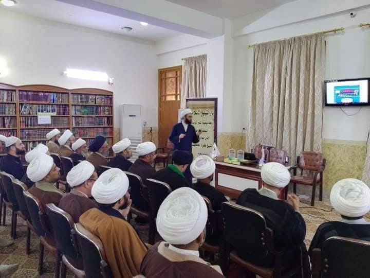 #مؤسسة_المنبر_الرسالي 
وأقسامها ..
...
1/أكاديمية المنبر الرسالي ..
2/دار التبليغ الإسلامي ..
3/أكاديمية إعداد القادة ..
4/قسم الرواديد والشعراء ..
5/ قسم القرٱن الكريم ..
6/ قسم الدراسات الحوزوية 
...
المؤسسة مجازة ومستقلة ..
تعتبر من أكبر المؤسسات التبليغية داخل وخارج العراق ترحب بكل الإخوة والأخوات المبلغين والمبلغات وقراء القرٱن والرواديد والشعراء وأبوابها مفتوحة للجميع . 
 ... 
هدفها ...
الإرتقاء بمستوى الخطاب الديني وسبل تطويره من خلال الدورات والندوات والملتقيات المكثفة الخاصة في فنون الإلقاء والخطابة والقيادة وإدارة المؤسسات والتخطيط الإستراتيجي والإتصال والتواصل الفعال مع الجمهور وغيرها من المواضيع التي تهم المبلغين والمبلغات  ..
....
مقرها النجف الأشرف وفيها فروع بأكثر المحافظات عدد أعضاءها قرابة 1700  مٌبلغ ومٌبلغة  ..
.....
للتواصل والإنتماء للمؤسسة وتفاصيل أكثر .
***********
موجود واتساب .
https://whatsapp.com/channel/0029VbAPU7f4inotSreer10B
للإطلاع على نشاطات المؤسسة الدخول على رابط القناة على التيلكرام .
https://t.me/+VmsbTGA-z8XdYVp7
 ....
#_الأمين_العام 
#الشيخ_كرار_الخمايسي
